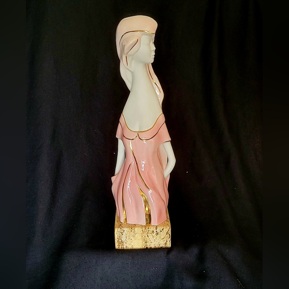 Giardino Italian Porcelain woman statue